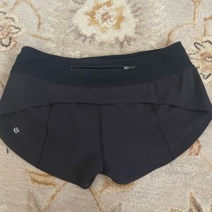 2.5 inch Lululemon black speed up short